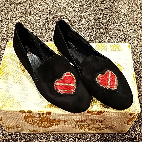 Michael kores red ♥️ heart black suede flats - Picture 1 of 5